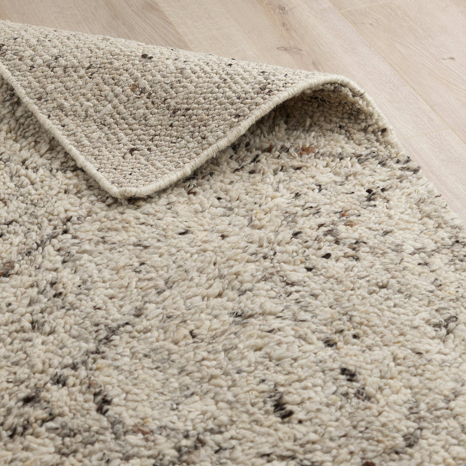 Natural_Forres_Handknotted_Shaggy_Wool_Cream_Grey_Rug_Industville_RG-24-HKSW-CR-GR_Fold